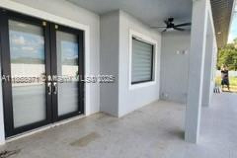 House in LaBelle, Florida 4 bedrooms № 1920432 - photo 14