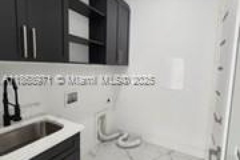 House in LaBelle, Florida 4 bedrooms № 1920432 - photo 10