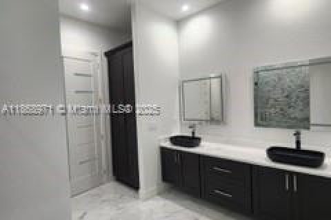 House in LaBelle, Florida 4 bedrooms № 1920432 - photo 6