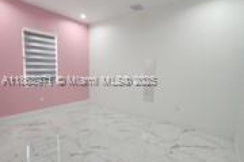 House in LaBelle, Florida 4 bedrooms № 1920432 - photo 21