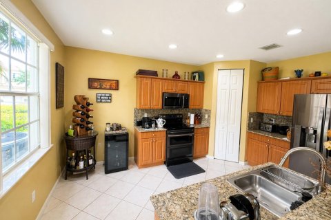 Townhouse in Miramar, Florida 4 bedrooms, 168.62 sq.m. № 2085189 - photo 17