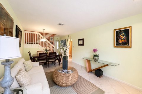 Townhouse in Miramar, Florida 4 bedrooms, 168.62 sq.m. № 2085189 - photo 11