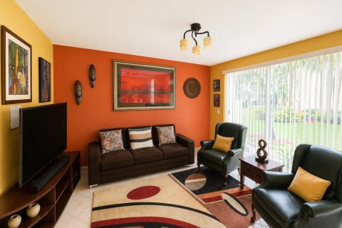 Townhouse in Miramar, Florida 4 bedrooms, 168.62 sq.m. № 2085189 - photo 20