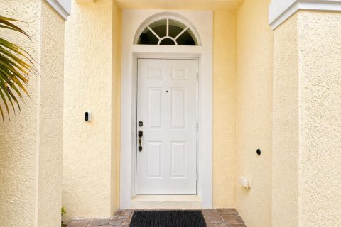 Townhouse in Miramar, Florida 4 bedrooms, 168.62 sq.m. № 2085189 - photo 2