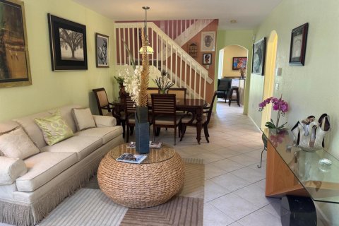 Townhouse in Miramar, Florida 4 bedrooms, 168.62 sq.m. № 2085189 - photo 3