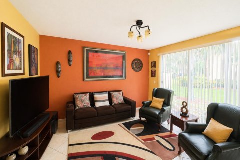 Townhouse in Miramar, Florida 4 bedrooms, 168.62 sq.m. № 2085189 - photo 19