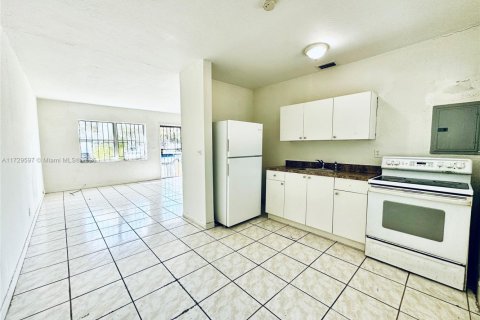 Immobilier commercial à vendre à Miami, Floride: 144.93 m2 № 1934805 - photo 2