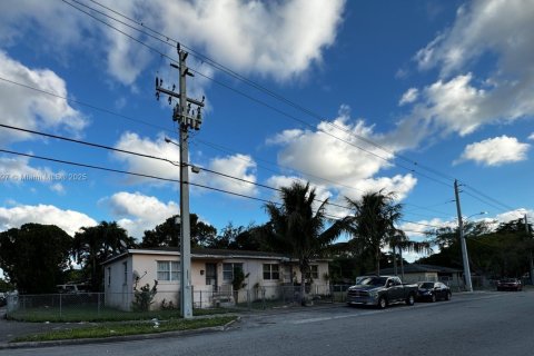 Immobilier commercial à vendre à Miami, Floride: 144.93 m2 № 1934805 - photo 10