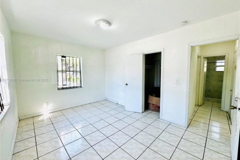 Immobilier commercial à vendre à Miami, Floride: 144.93 m2 № 1934805 - photo 3