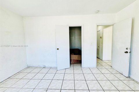 Immobilier commercial à vendre à Miami, Floride: 144.93 m2 № 1934805 - photo 4