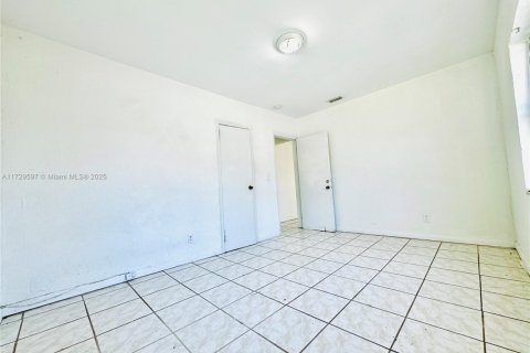 Immobilier commercial à vendre à Miami, Floride: 144.93 m2 № 1934805 - photo 6