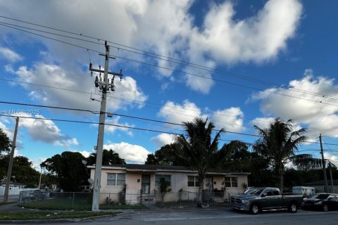 Immobilier commercial à vendre à Miami, Floride: 144.93 m2 № 1934805 - photo 12