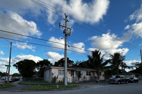 Immobilier commercial à vendre à Miami, Floride: 144.93 m2 № 1934805 - photo 11