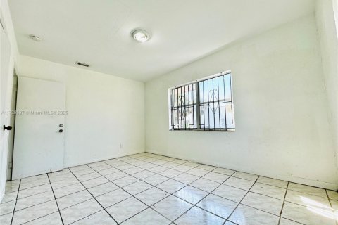 Immobilier commercial à vendre à Miami, Floride: 144.93 m2 № 1934805 - photo 5