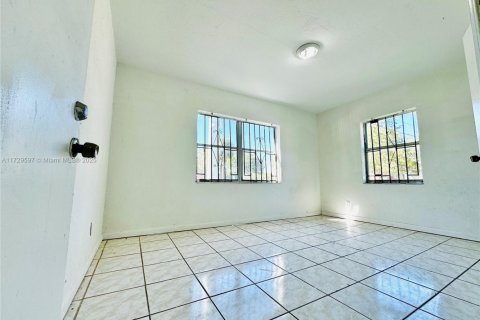 Immobilier commercial à vendre à Miami, Floride: 144.93 m2 № 1934805 - photo 7