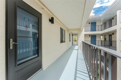 Купить кондоминиум в Энглвуд, Флорида 7 комнат, 99.41м2, № 1902835 - фото 2