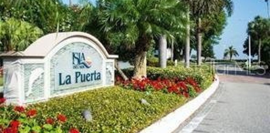 Condominio en Saint Petersburg, Florida, 2 dormitorios  № 1142755