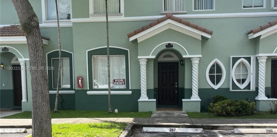 Condominio en Homestead, Florida, 4 dormitorios  № 2057178