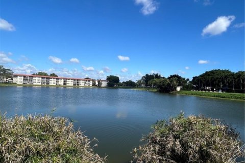 Copropriété à louer à Pembroke Pines, Floride: 2 chambres, 108.7 m2 № 1693035 - photo 10