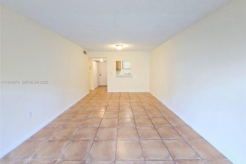 Condo in Lauderdale Lakes, Florida, 1 bedroom  № 1991381 - photo 6