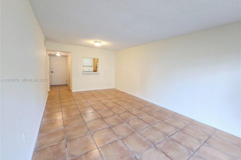 Condo in Lauderdale Lakes, Florida, 1 bedroom  № 1991381 - photo 7
