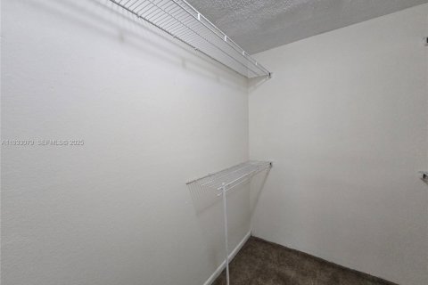 Condo in Lauderdale Lakes, Florida, 1 bedroom  № 1991381 - photo 21