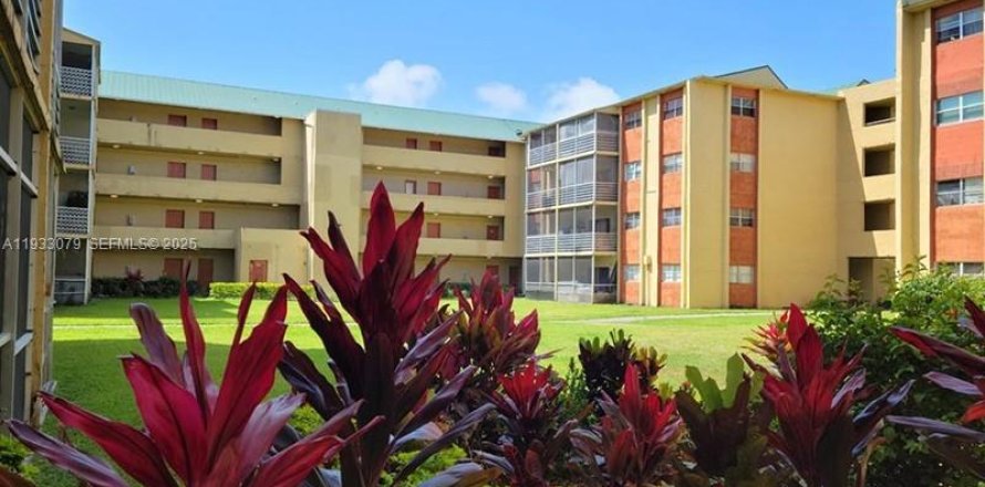 Condo in Lauderdale Lakes, Florida, 1 bedroom  № 1991381