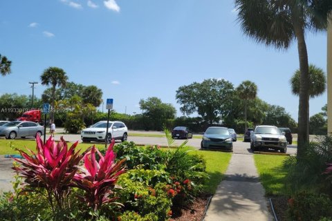 Condo in Lauderdale Lakes, Florida, 1 bedroom  № 1991381 - photo 25