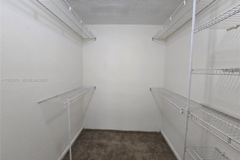 Condo in Lauderdale Lakes, Florida, 1 bedroom  № 1991381 - photo 20