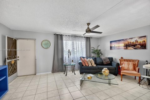 Copropriété à vendre à Palm Springs, Floride: 1 chambre, 70.98 m2 № 1957038 - photo 7