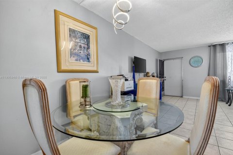 Copropriété à vendre à Palm Springs, Floride: 1 chambre, 70.98 m2 № 1957038 - photo 13