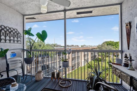 Copropriété à vendre à Palm Springs, Floride: 1 chambre, 70.98 m2 № 1957038 - photo 15