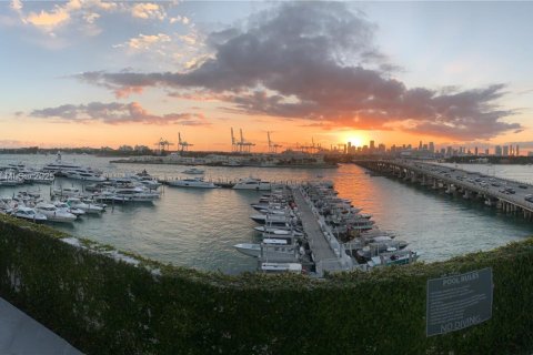 Condo in Miami Beach, Florida, 2 bedrooms  № 1776159 - photo 8