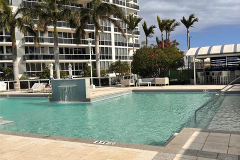 Condo in Miami Beach, Florida, 2 bedrooms  № 1776159 - photo 12