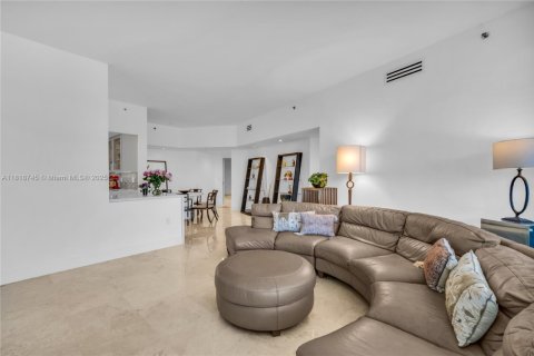 Condo in Miami Beach, Florida, 2 bedrooms  № 1776159 - photo 25