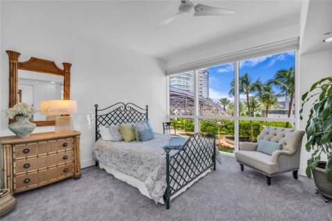 Condo in Miami Beach, Florida, 2 bedrooms  № 1776159 - photo 27