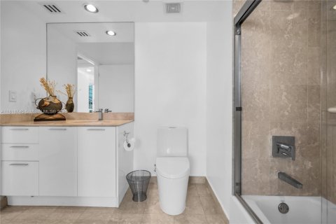 Condo in Miami Beach, Florida, 2 bedrooms  № 1776159 - photo 30