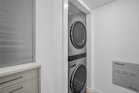 Condo in Miami Beach, Florida, 2 bedrooms  № 1776159 - photo 21