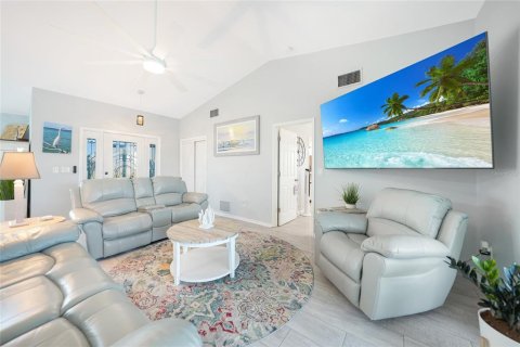 House in Port Charlotte, Florida 3 bedrooms, 156.08 sq.m. № 1529675 - photo 11