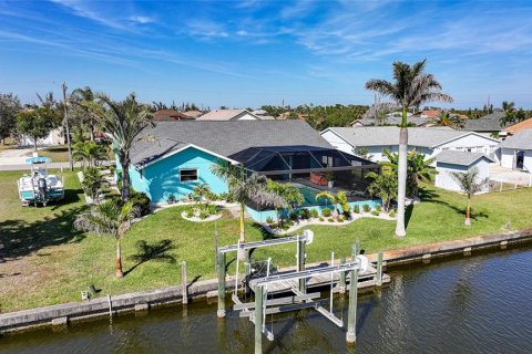 House in Port Charlotte, Florida 3 bedrooms, 156.08 sq.m. № 1529675 - photo 2