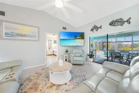 House in Port Charlotte, Florida 3 bedrooms, 156.08 sq.m. № 1529675 - photo 12