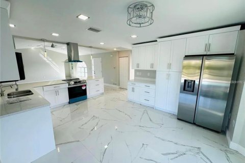 Villa ou maison à vendre à Port Charlotte, Floride: 3 chambres, 162.3 m2 № 2418812 - photo 15