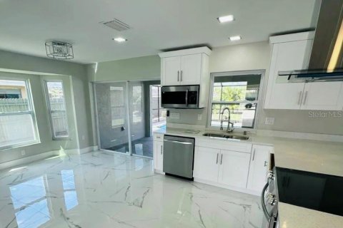 Villa ou maison à vendre à Port Charlotte, Floride: 3 chambres, 162.3 m2 № 2418812 - photo 20