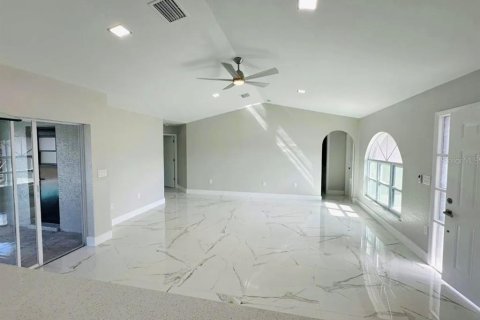 Villa ou maison à vendre à Port Charlotte, Floride: 3 chambres, 162.3 m2 № 2418812 - photo 19
