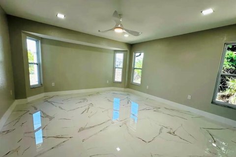 Villa ou maison à vendre à Port Charlotte, Floride: 3 chambres, 162.3 m2 № 2418812 - photo 12