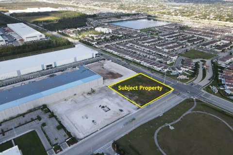 Купить коммерческую недвижимость в Хайалиа, Флорида № 1936239 - фото 3