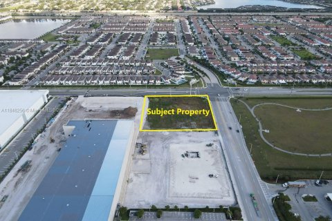 Купить коммерческую недвижимость в Хайалиа, Флорида № 1936239 - фото 4