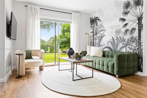 House in Cutler Bay, Florida 3 bedrooms, 109.9 sq.m. № 2035471