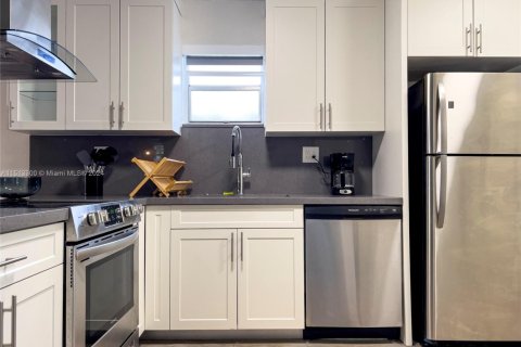 House in Cutler Bay, Florida 3 bedrooms, 109.9 sq.m. № 2035471 - photo 4