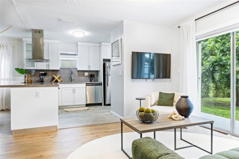 House in Cutler Bay, Florida 3 bedrooms, 109.9 sq.m. № 2035471 - photo 10